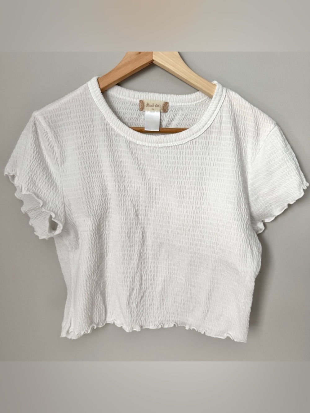 Altar’d State Lettuce Hem White Textured Croped Tee Large